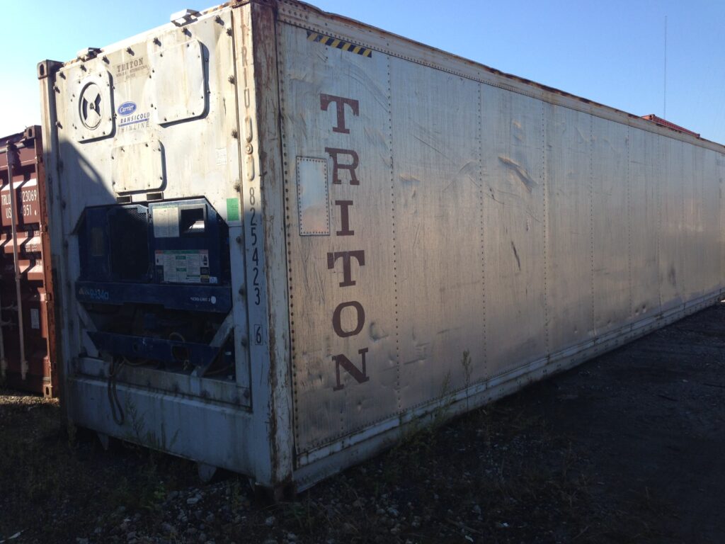 Used 40′ refrigerated freight container with insulated stainless steel interior walls (exterior)